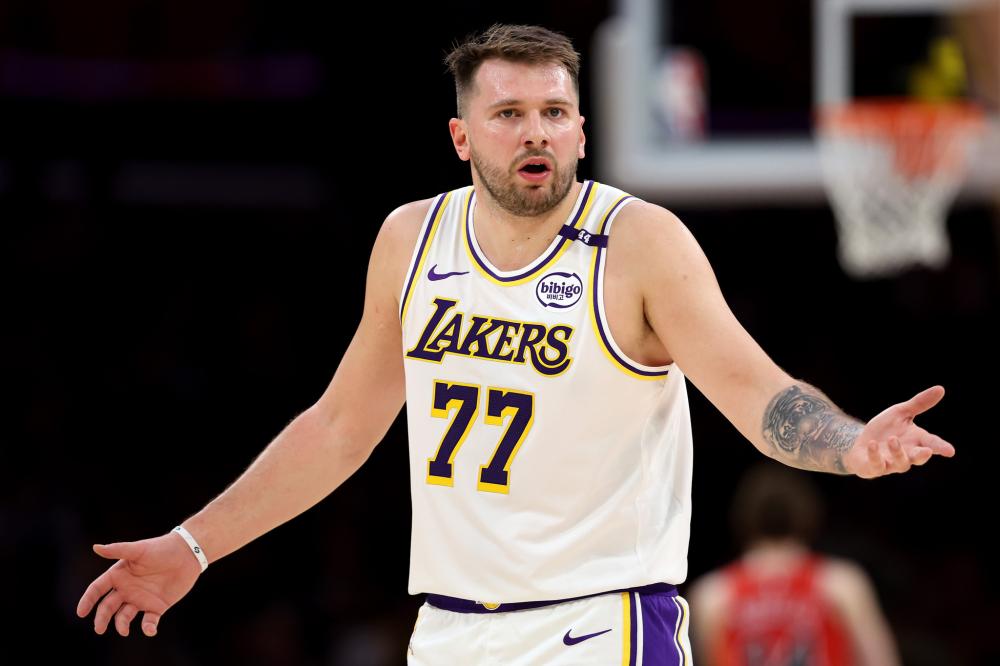 球场响彻 MVP 呼声